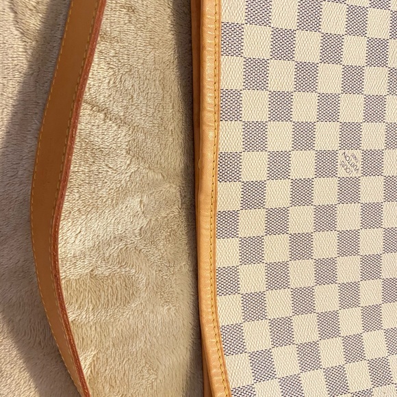Authentic Louis Vuitton - Picture 10 of 15